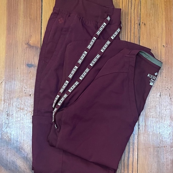 Medcouture Scrubs NWOT - Picture 1 of 1